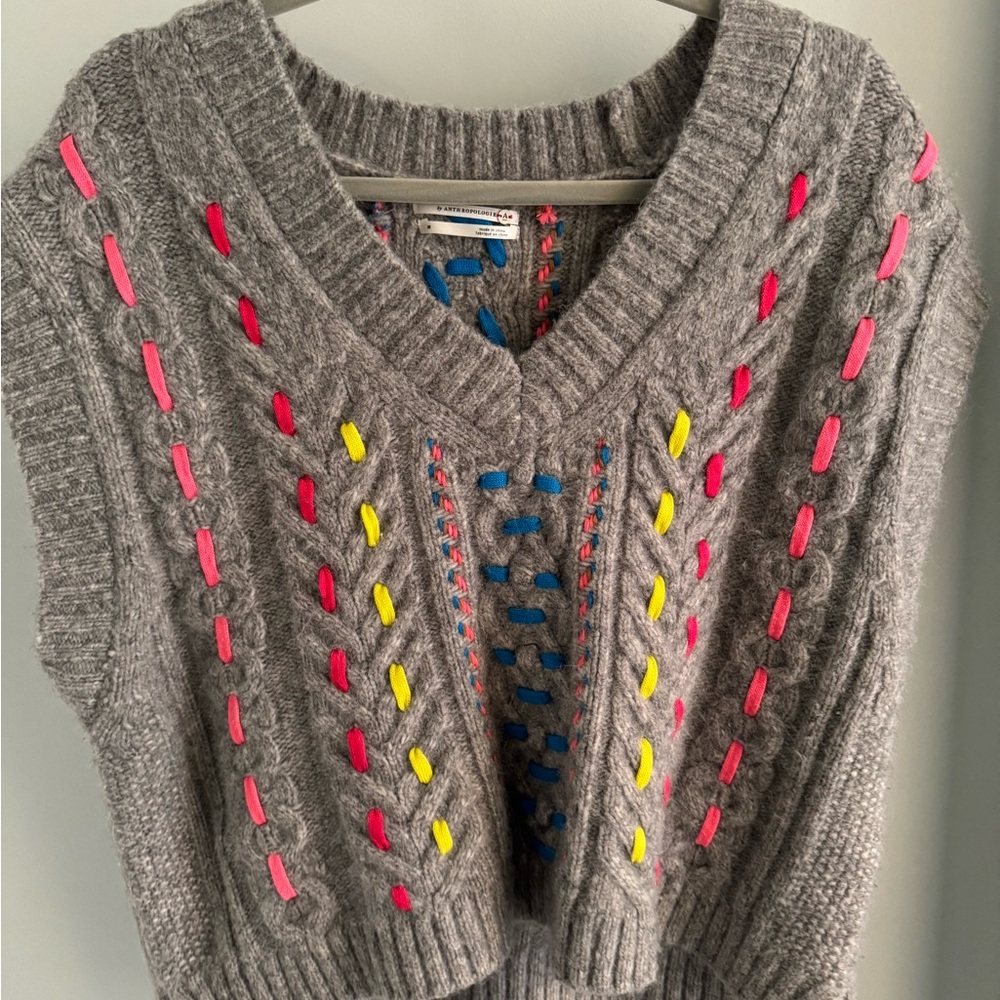 Anthropologie sweater vest, like new condition. Size M. Baggy, cropped fit.